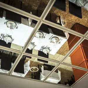 Hotel America, Lourdes